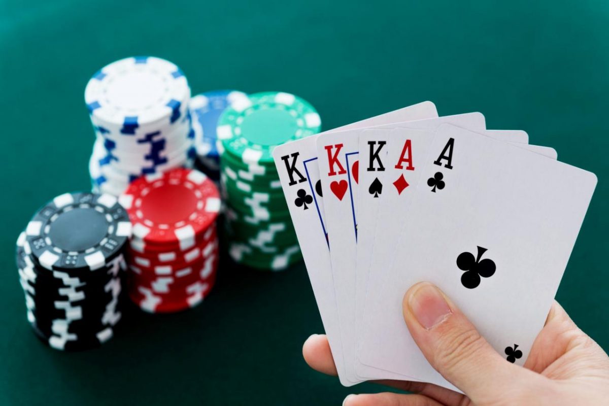 Что лучше — онлайн-покер или игра в наземном заведении